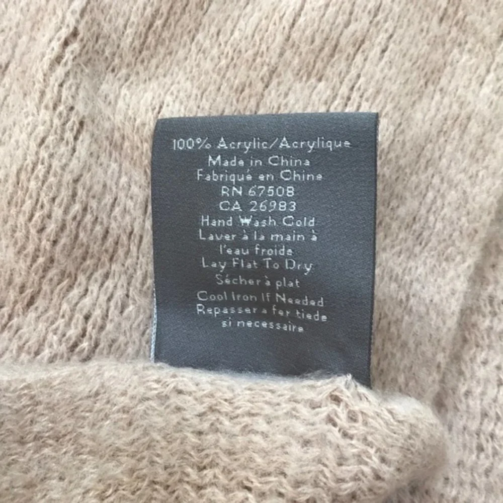 New without tags! VINCE CAMUTO one size blush scarf with Fringes